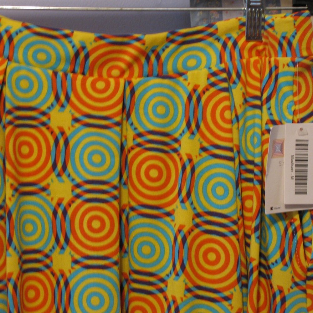 LuLaRoe Madison Skirt Medium NWT $36 Soft Pleats Full Skater Style - Picture 2 of 2